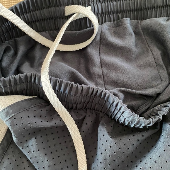 Under armour athletic shorts size xs - Picture 4 of 4
